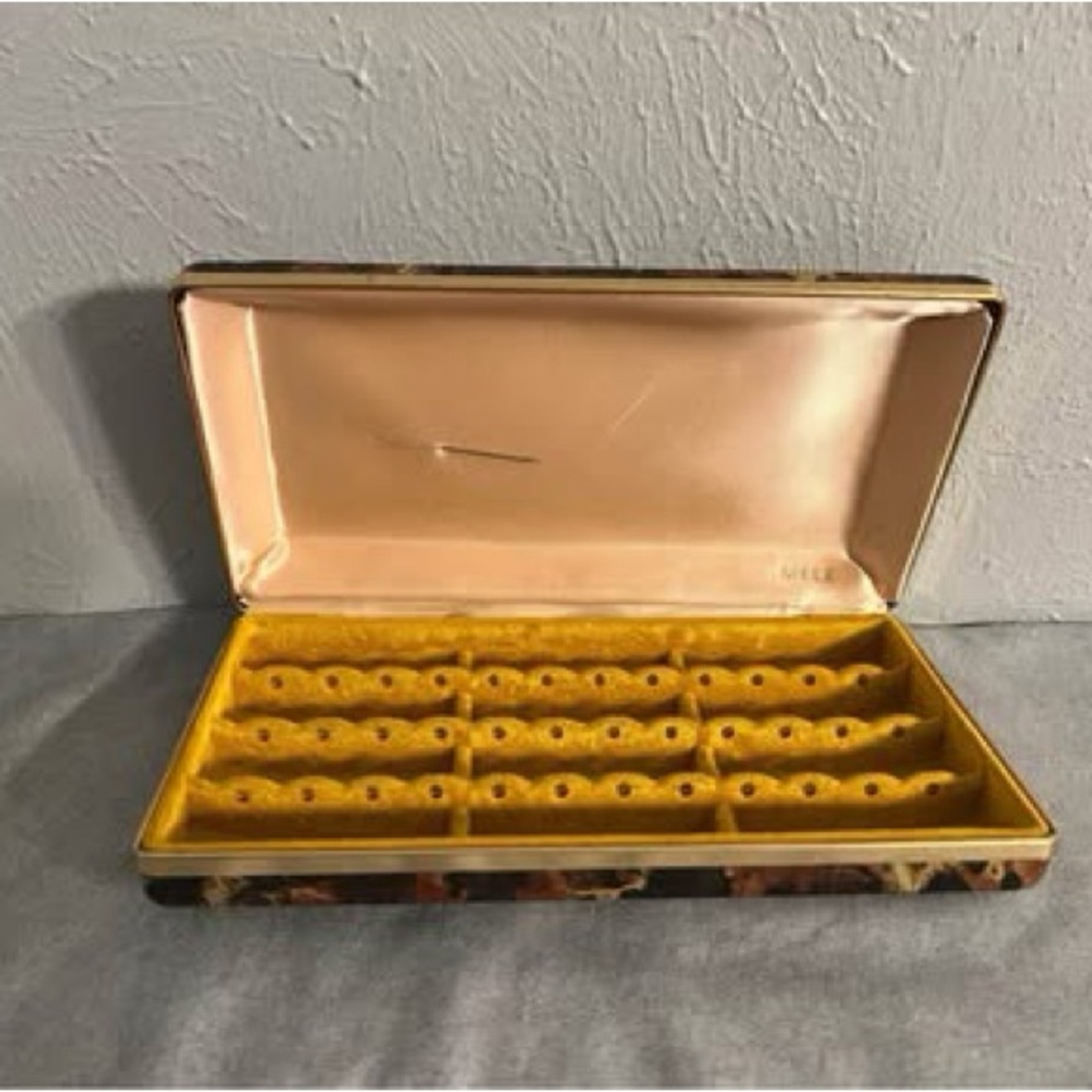 Vintage 1960’s Mele Earring Hard Shell Jewelry Box
